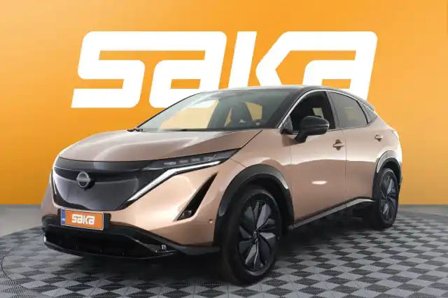 Ruskea Maastoauto, Nissan Ariya – VAR-06550