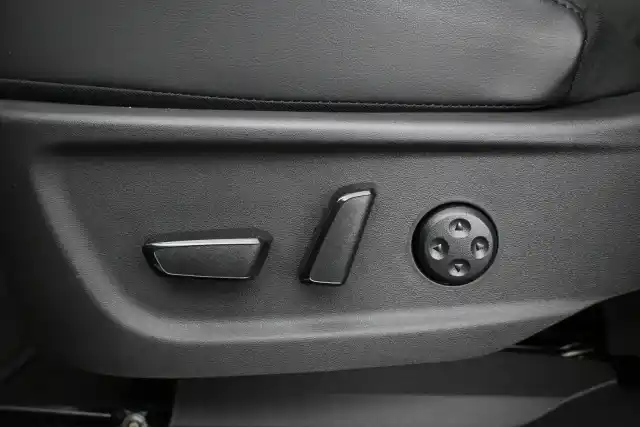 Ruskea Maastoauto, Nissan Ariya – VAR-06550