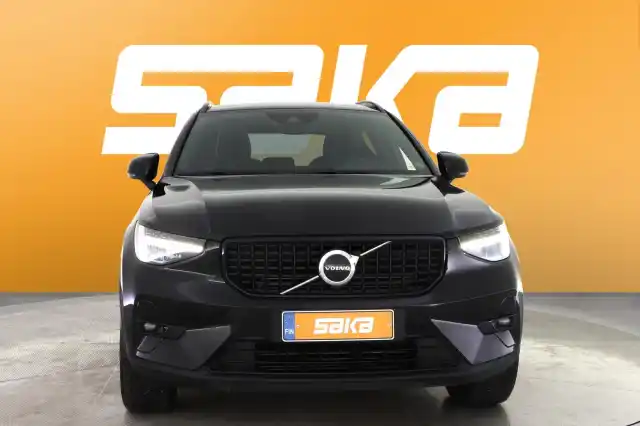 Musta Maastoauto, Volvo XC40 – VAR-06589