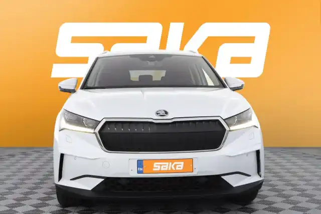 Valkoinen Maastoauto, Skoda Enyaq – VAR-06649