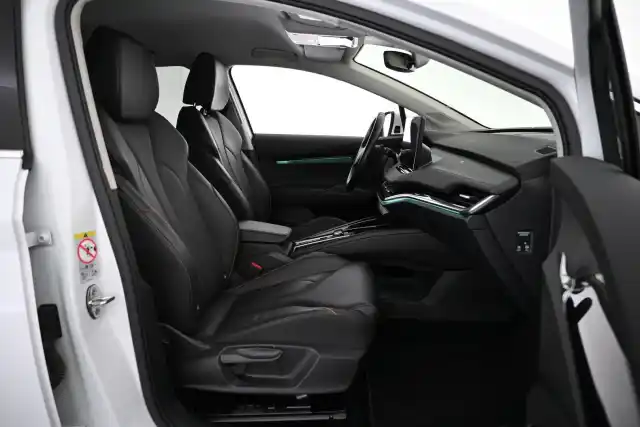Valkoinen Maastoauto, Skoda Enyaq – VAR-06649