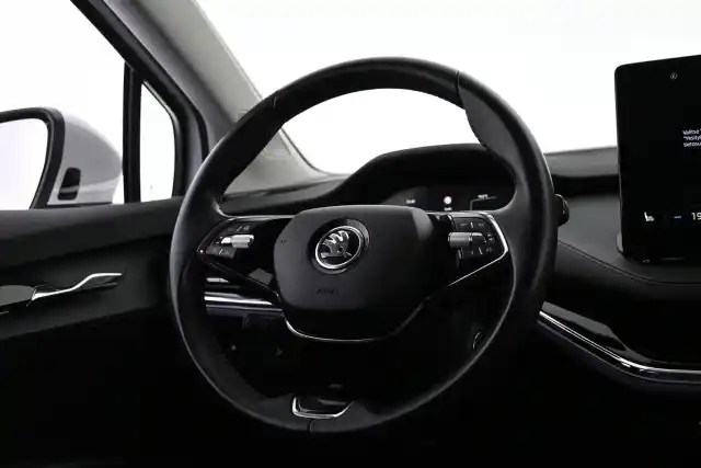 Valkoinen Maastoauto, Skoda Enyaq – VAR-06649