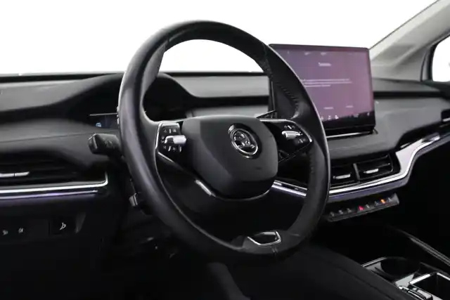 Valkoinen Maastoauto, Skoda Enyaq – VAR-06649
