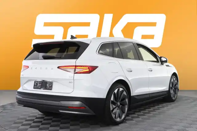 Valkoinen Maastoauto, Skoda Enyaq – VAR-06649