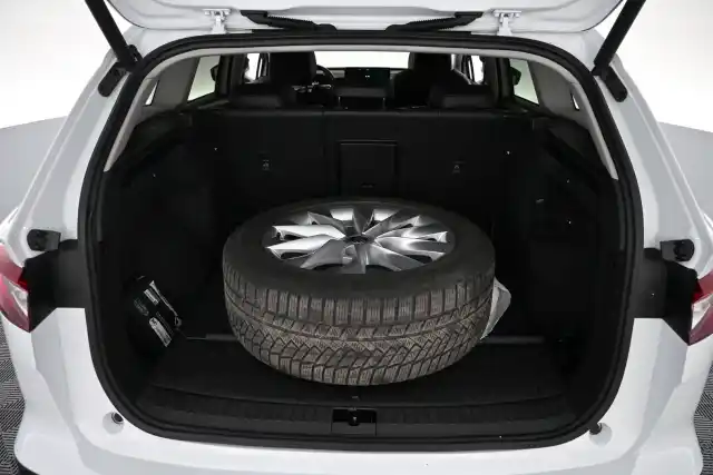 Valkoinen Maastoauto, Skoda Enyaq – VAR-06649
