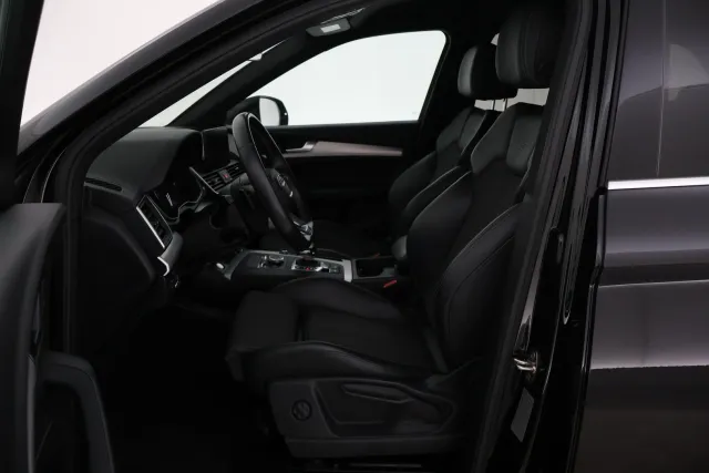 Musta Maastoauto, Audi Q5 – VAR-06671