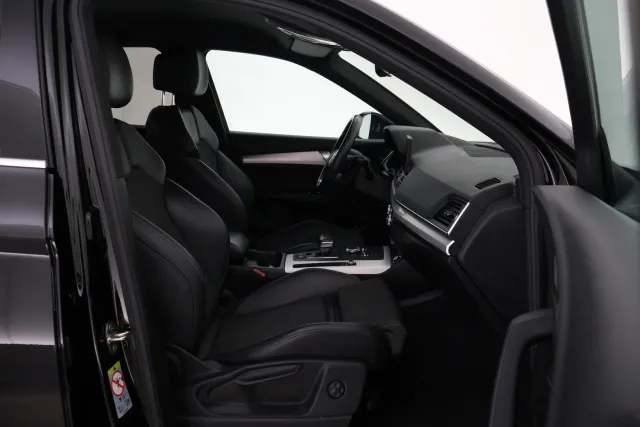 Musta Maastoauto, Audi Q5 – VAR-06671