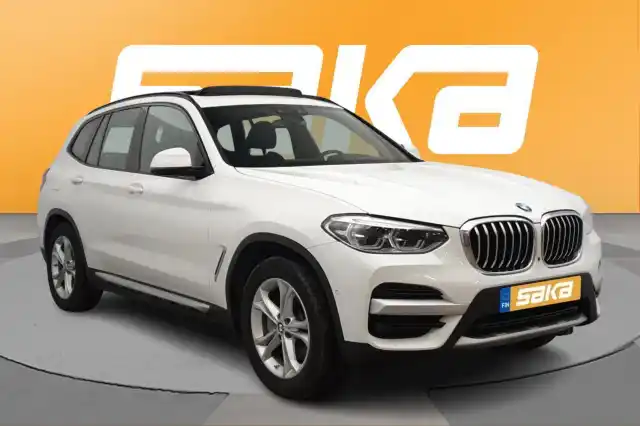 Valkoinen Maastoauto, BMW X3 – VAR-06677