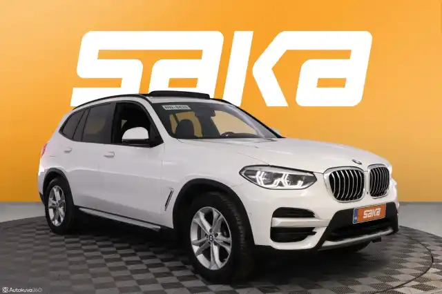 Valkoinen Maastoauto, BMW X3 – VAR-06677