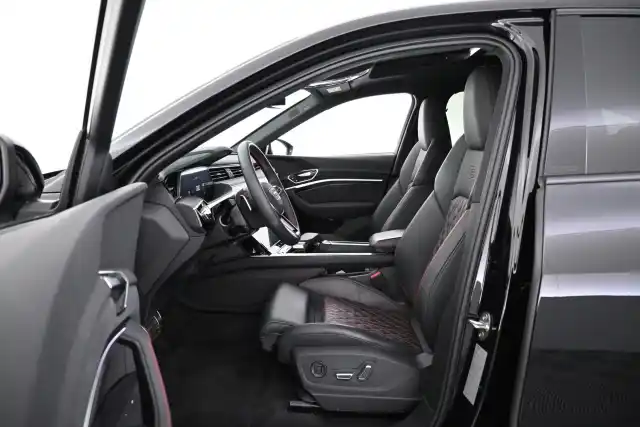 Musta Maastoauto, Audi Q8 e-tron – VAR-06772