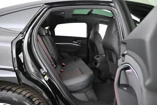 Musta Maastoauto, Audi Q8 e-tron – VAR-06772