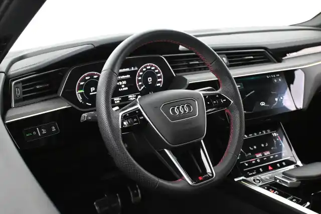 Musta Maastoauto, Audi Q8 e-tron – VAR-06772