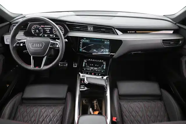 Musta Maastoauto, Audi Q8 e-tron – VAR-06772