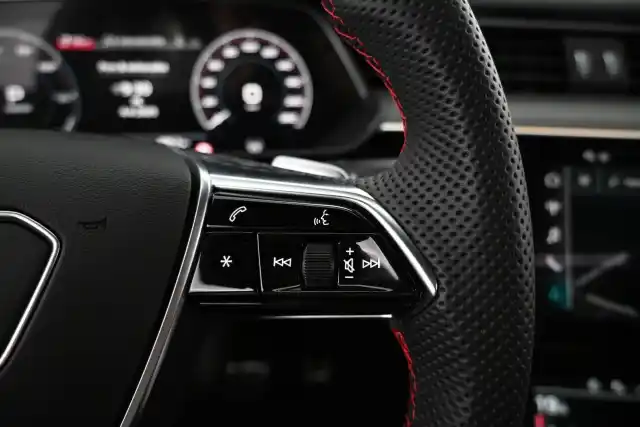 Musta Maastoauto, Audi Q8 e-tron – VAR-06772