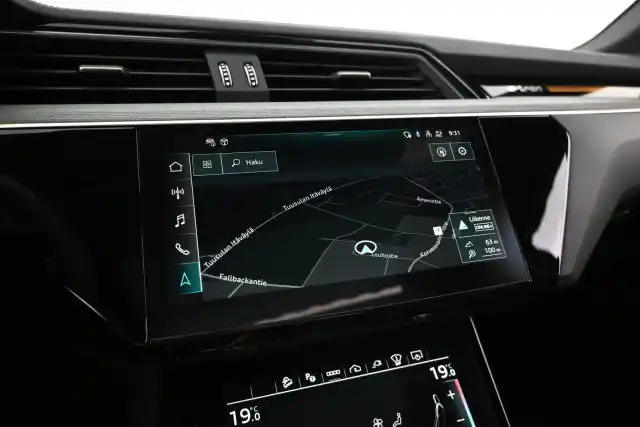 Musta Maastoauto, Audi Q8 e-tron – VAR-06772