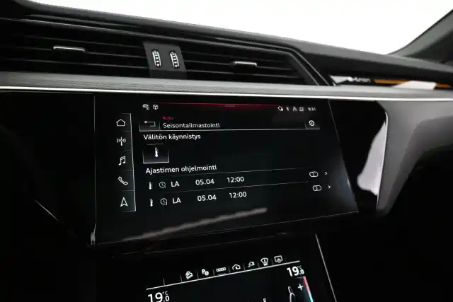 Musta Maastoauto, Audi Q8 e-tron – VAR-06772