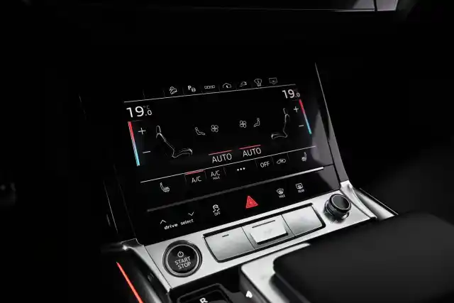 Musta Maastoauto, Audi Q8 e-tron – VAR-06772