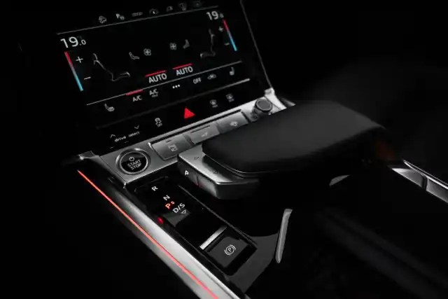 Musta Maastoauto, Audi Q8 e-tron – VAR-06772