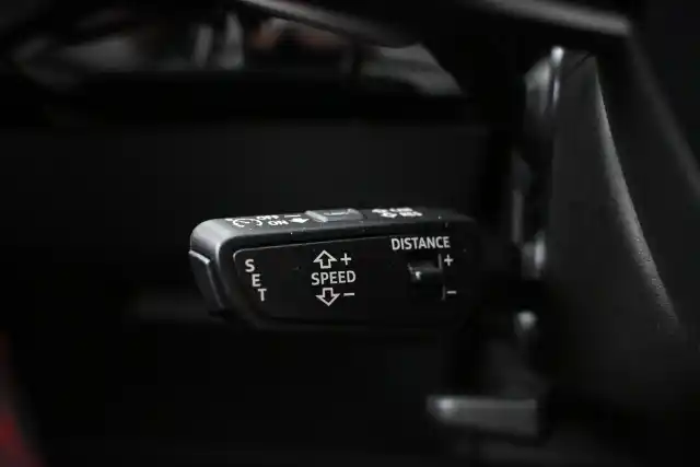 Musta Maastoauto, Audi Q8 e-tron – VAR-06772