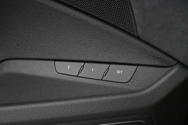 Musta Maastoauto, Audi Q8 e-tron – VAR-06772