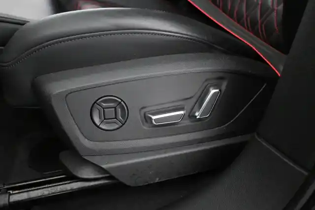 Musta Maastoauto, Audi Q8 e-tron – VAR-06772