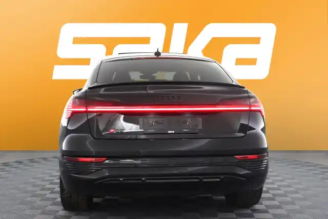 Musta Maastoauto, Audi Q8 e-tron – VAR-06772
