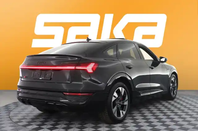 Musta Maastoauto, Audi Q8 e-tron – VAR-06772