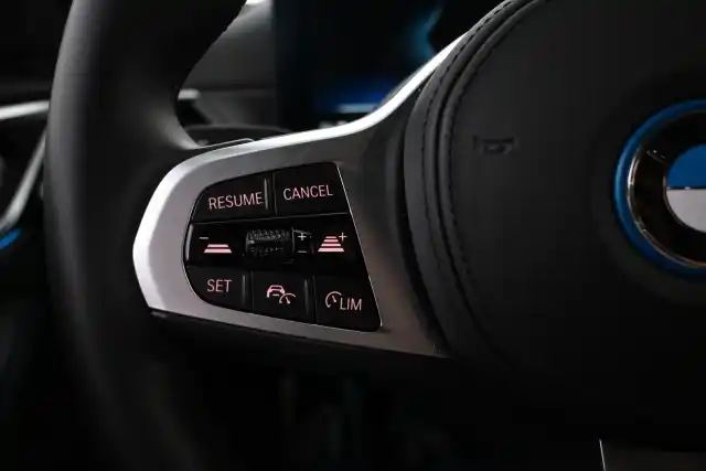 Sininen Sedan, BMW i4 – VAR-06830