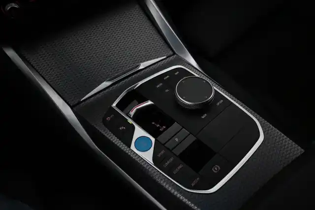 Sininen Sedan, BMW i4 – VAR-06830