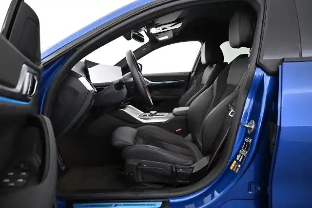 Sininen Sedan, BMW i4 – VAR-06830