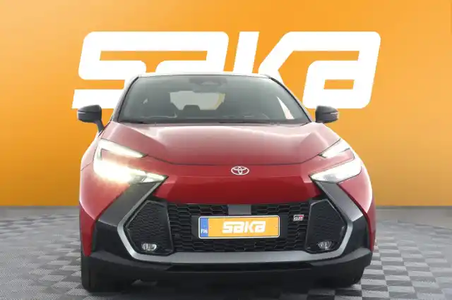 Punainen Maastoauto, Toyota C-HR – VAR-06965