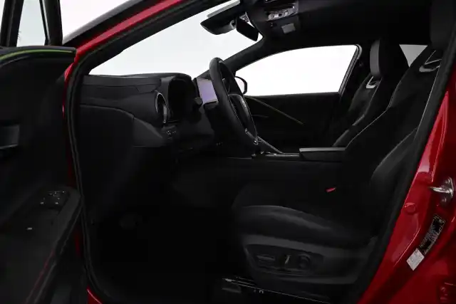 Punainen Maastoauto, Toyota C-HR – VAR-06965