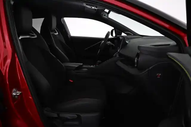 Punainen Maastoauto, Toyota C-HR – VAR-06965