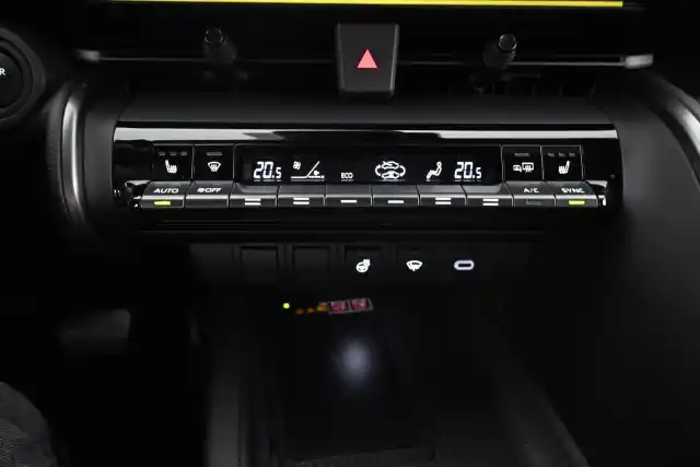 Punainen Maastoauto, Toyota C-HR – VAR-06965