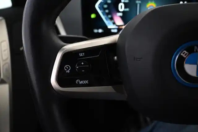 Harmaa Maastoauto, BMW iX – VAR-07001