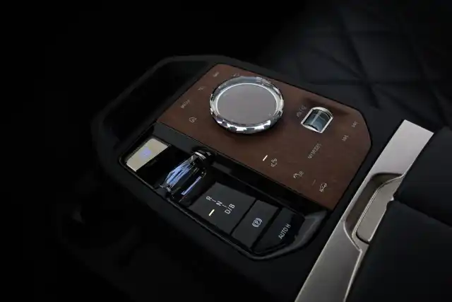 Harmaa Maastoauto, BMW iX – VAR-07001