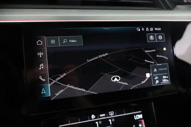 Musta Maastoauto, Audi e-tron – VAR-07016