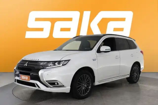 Valkoinen Maastoauto, Mitsubishi Outlander PHEV – VAR-07052