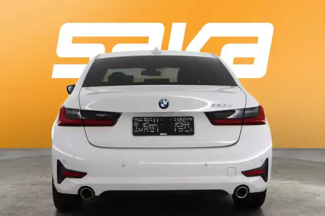 Valkoinen Sedan, BMW 330 – VAR-07137