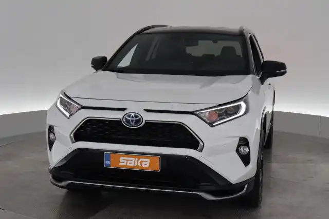 Valkoinen Maastoauto, Toyota RAV4 Plug-in – VAR-07138