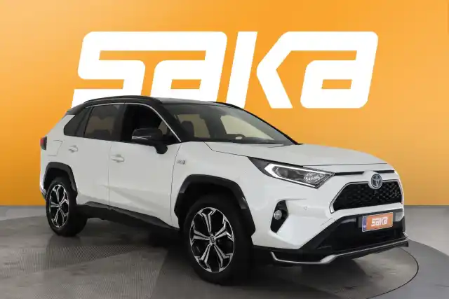 Valkoinen Maastoauto, Toyota RAV4 Plug-in – VAR-07138