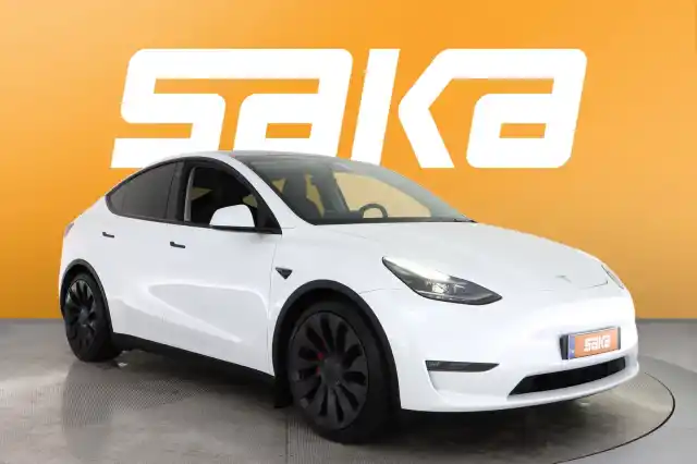 Valkoinen Maastoauto, Tesla Model Y – VAR-07246