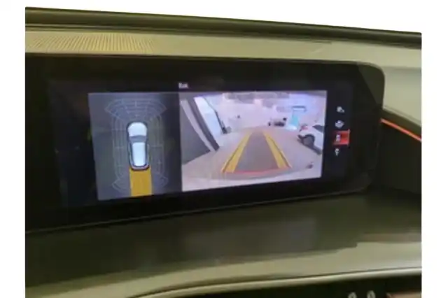 Valkoinen Maastoauto, Mercedes-Benz EQC – VAR-07282