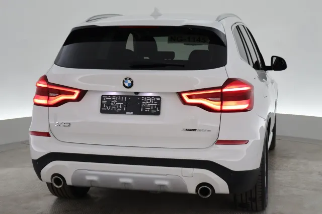 Valkoinen Maastoauto, BMW X3 – VAR-07421