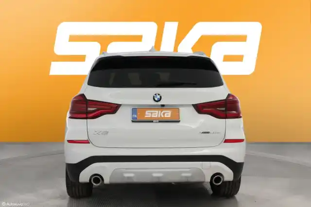 Valkoinen Maastoauto, BMW X3 – VAR-07468