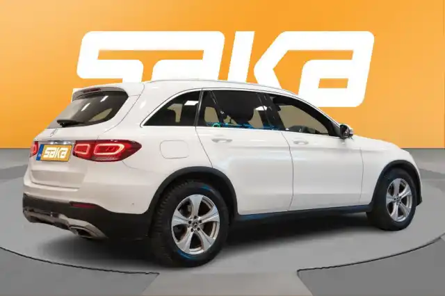Valkoinen Maastoauto, Mercedes-Benz GLC – VAR-07497