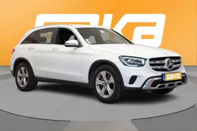Valkoinen Maastoauto, Mercedes-Benz GLC – VAR-07497