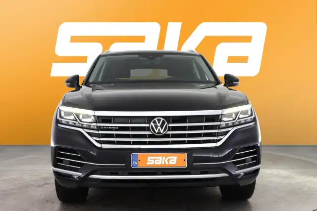 Musta Maastoauto, Volkswagen Touareg – VAR-07499
