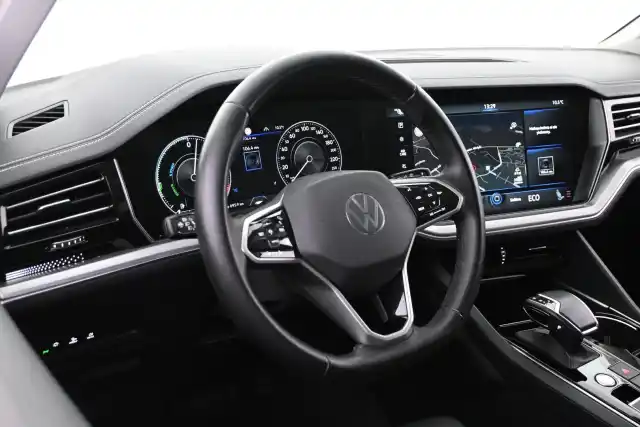 Musta Maastoauto, Volkswagen Touareg – VAR-07499