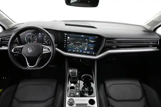 Musta Maastoauto, Volkswagen Touareg – VAR-07499
